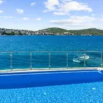 Awesome In Kalebova Luka بيت للعطل *