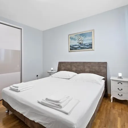 Holiday home Cozy In Kalebova Luka With Kitchen *