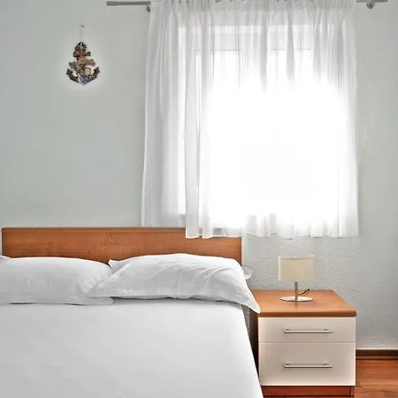 Holiday home Cozy In Kalebova Luka With Kitchen *