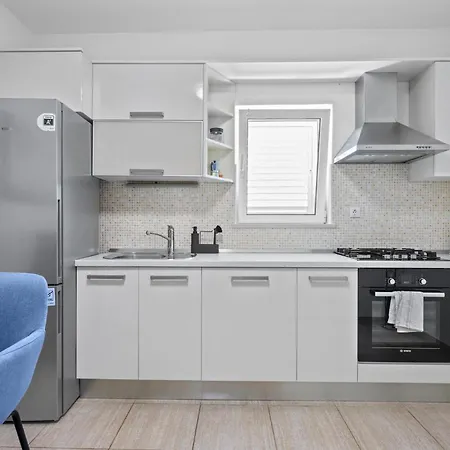 Holiday home Cozy In Kalebova Luka With Kitchen