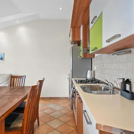 Holiday home Cozy In Kalebova Luka With Kitchen Razanj