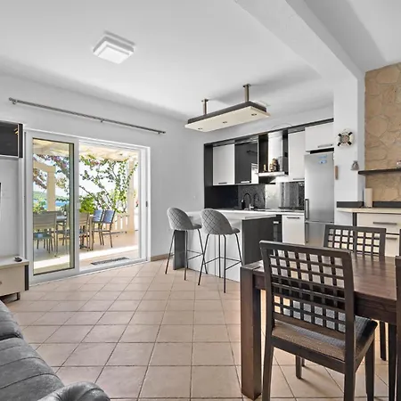 Holiday home Cozy In Kalebova Luka With Kitchen