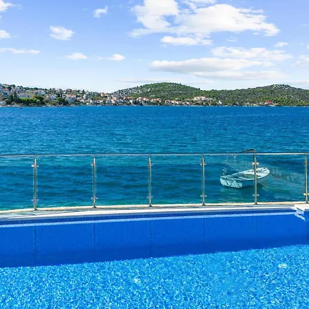 Cozy In Kalebova Luka With Kitchen Holiday home *