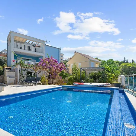 Holiday home Cozy In Kalebova Luka With Kitchen Razanj