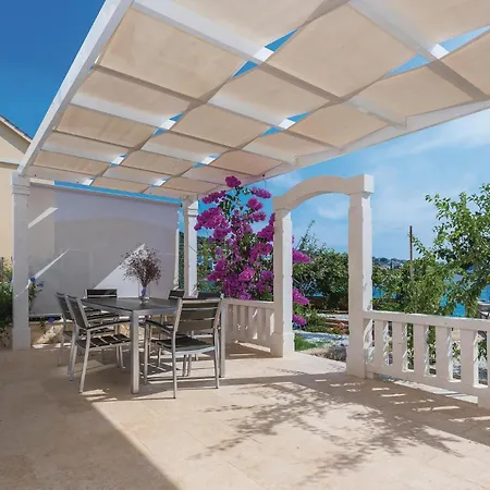 Vakantiehuis Awesome In Kalebova Luka *