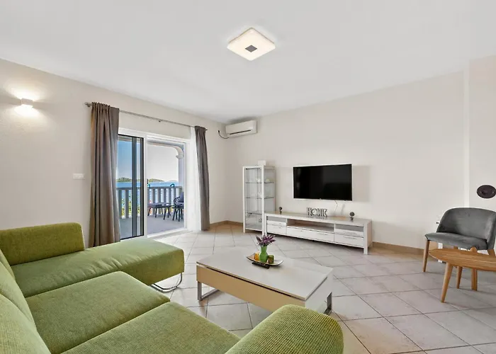 Holiday home Awesome In Kalebova Luka Razanj