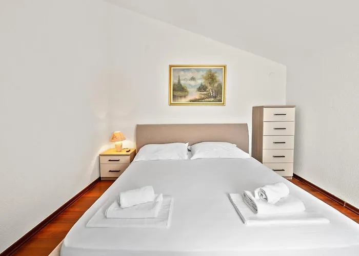 Holiday home Awesome In Kalebova Luka Razanj