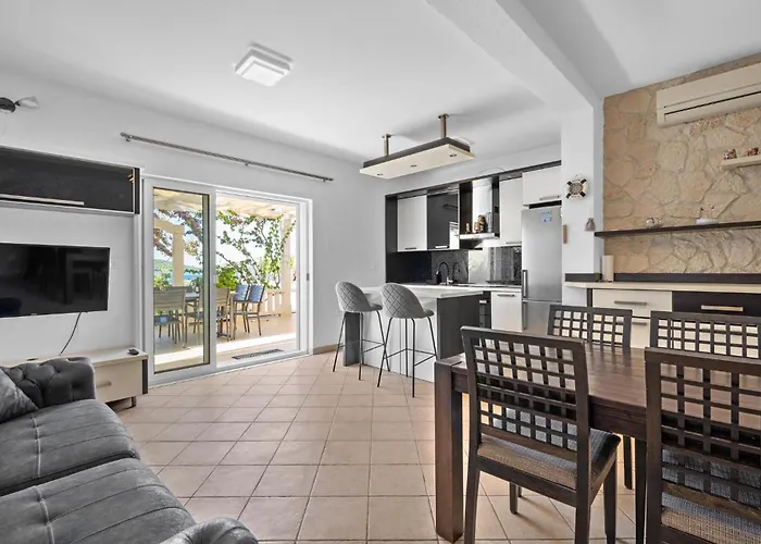 Holiday home Awesome In Kalebova Luka