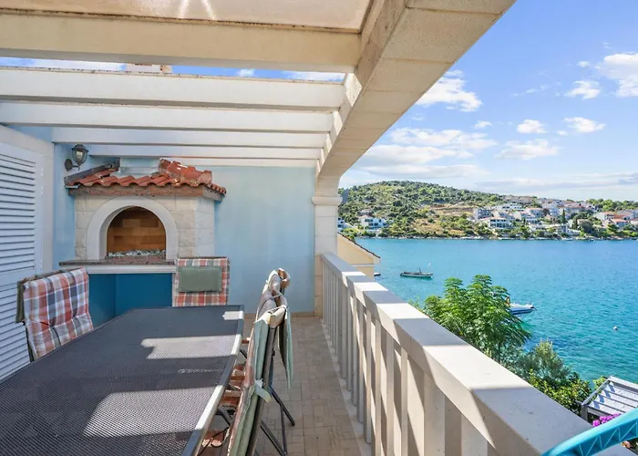 Holiday home Awesome In Kalebova Luka