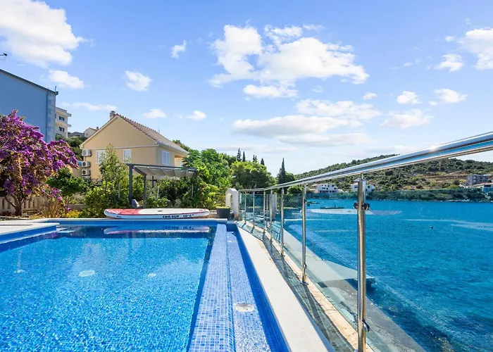 Holiday home Awesome In Kalebova Luka *