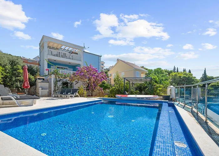 Holiday home Awesome In Kalebova Luka Razanj