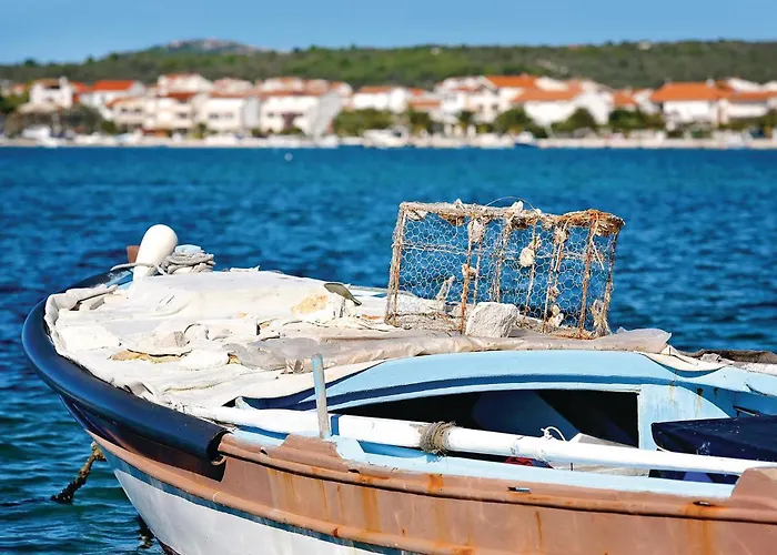 Holiday home Awesome In Kalebova Luka