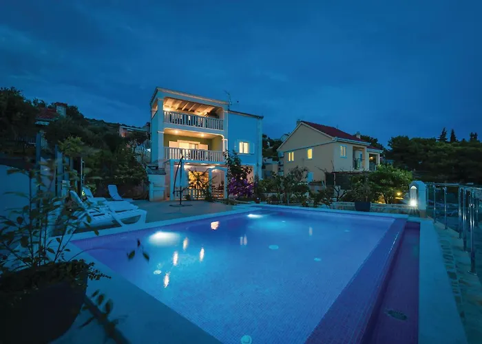 Holiday home Awesome In Kalebova Luka