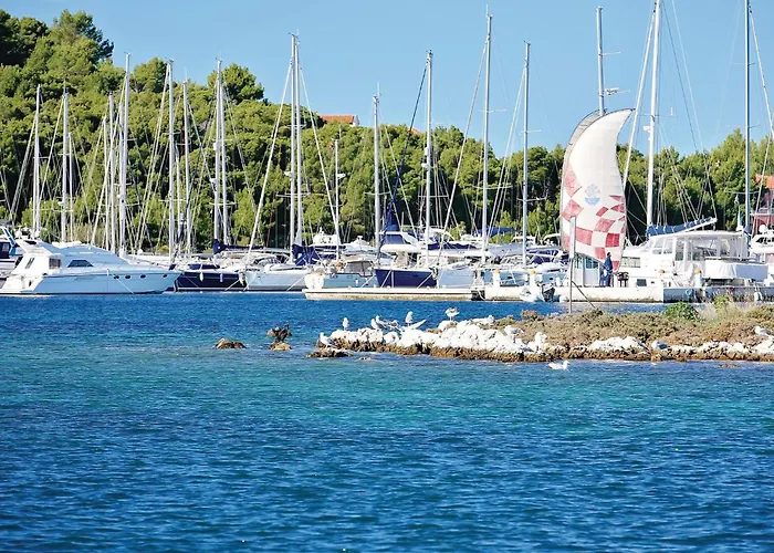 Holiday home Awesome In Kalebova Luka Razanj