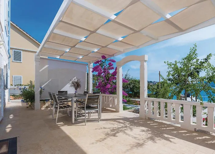 Holiday home Awesome In Kalebova Luka *